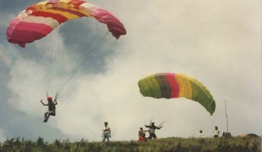 TRẢI NGHIỆM 1 NGÀY DÙ LƯỢN – CẮM TRẠI TẠI NÚI VIÊN NAM