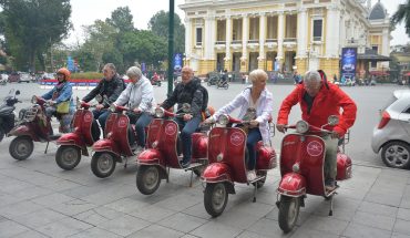 Khám Phá Thành Phố Hà Nội 1 Ngày bằng xe Vespa