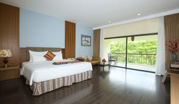 Combo Xe Limousine khứ hồi và Phòng tại Serena Kim Bôi Hòa Bình