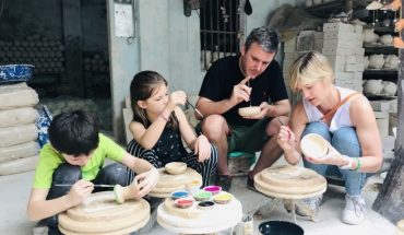 Tham quan Làng Gốm Bát Tràng và Xưởng sản xuất Lụa Tơ Tằm 1 ngày